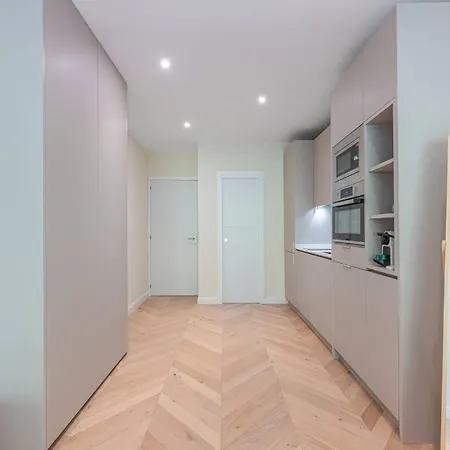 Charming With A Terrace And Pool Views Appartement *