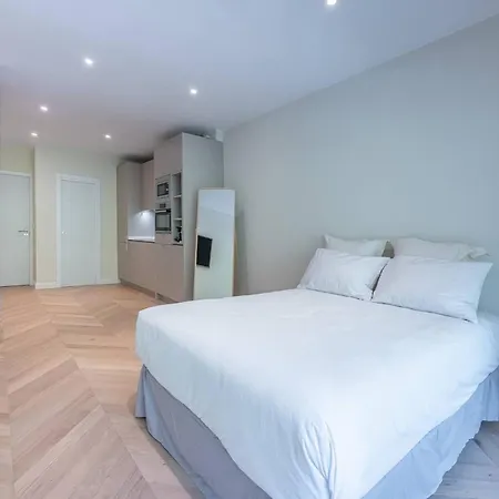 Charming With A Terrace And Pool Views Appartement Marbellac
