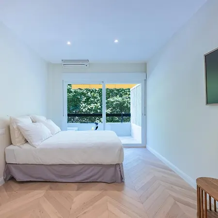 Charming With A Terrace And Pool Views Appartement *
