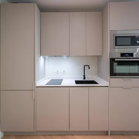 Appartement Charming With A Terrace And Pool Views *
