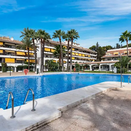 Appartement Charming With A Terrace And Pool Views *